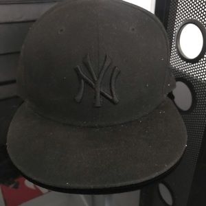 New era yankee black hat